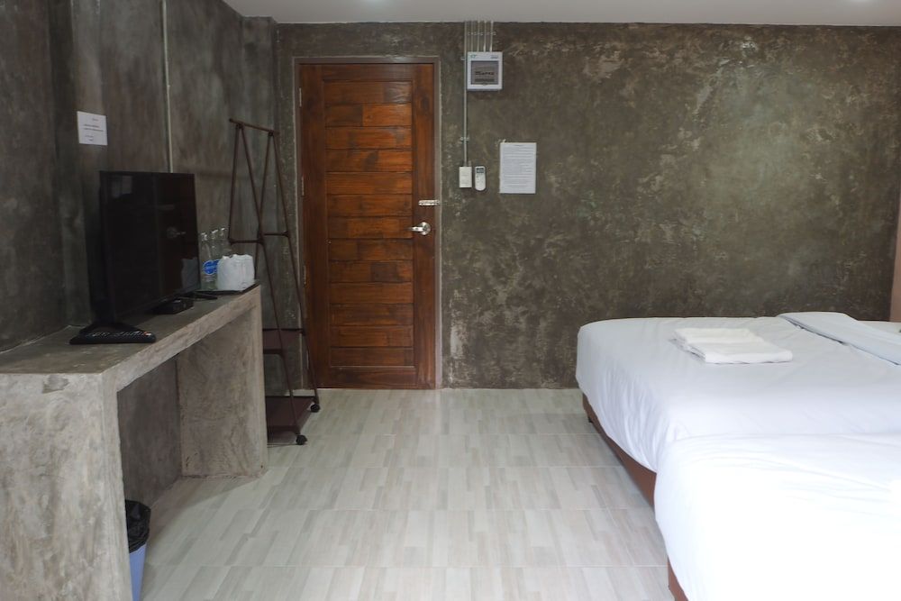 Ban Kaeng Resort Quadruple Room 7