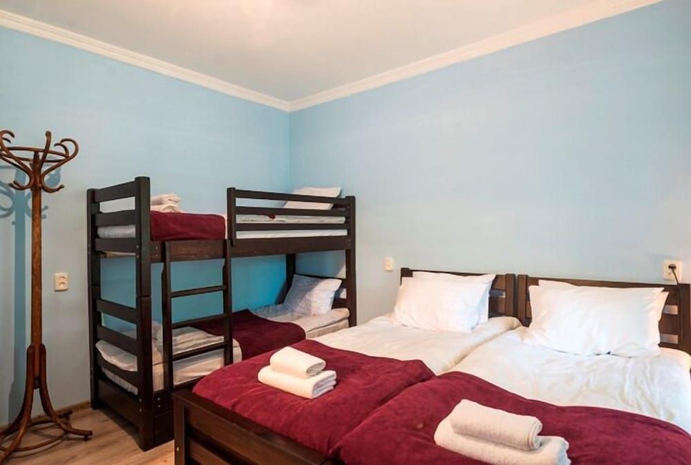 Lutrezi Guest House Quadruple Room, Mountain View 3