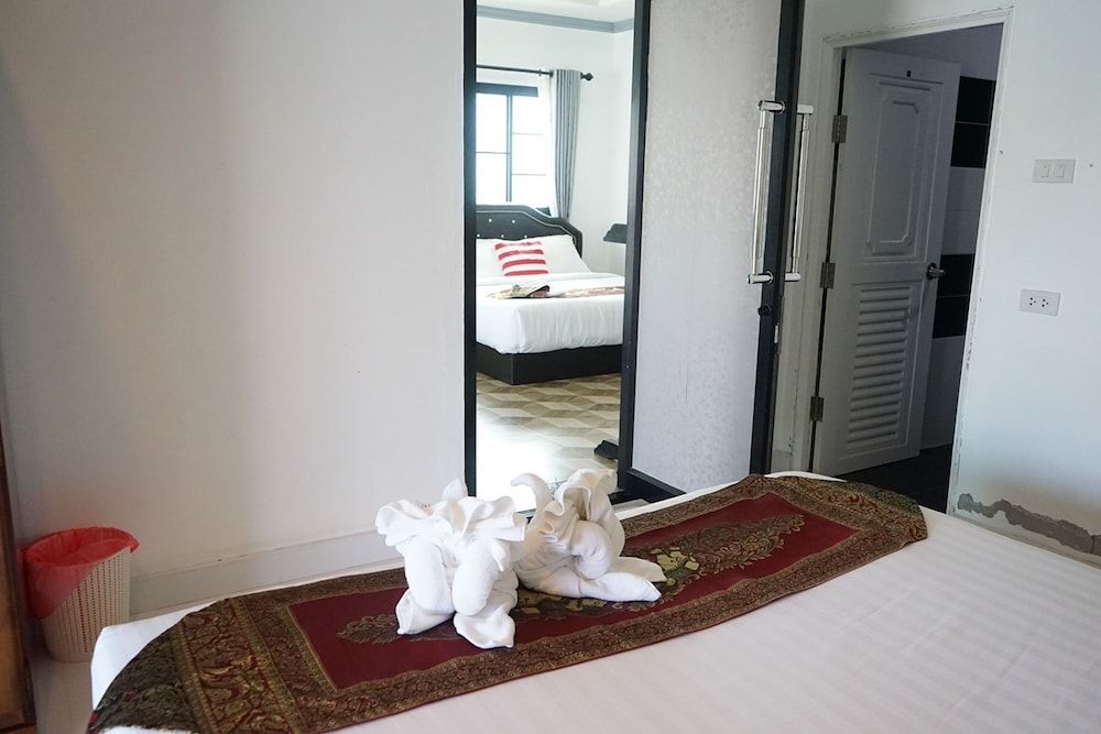 Chaiyai River Front Hotel Family Suite 9
