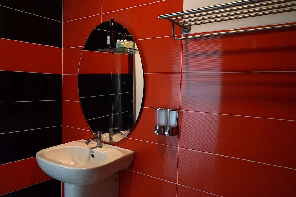 Chaiyai River Front Hotel Deluxe Triple Room 10