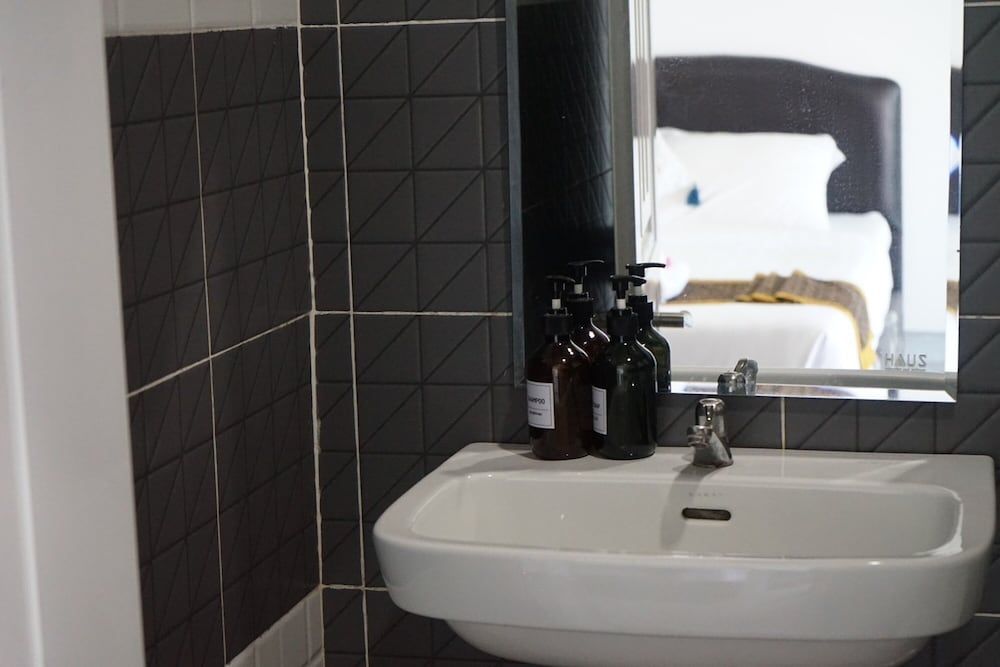 Chaiyai River Front Hotel Deluxe Double Room 8