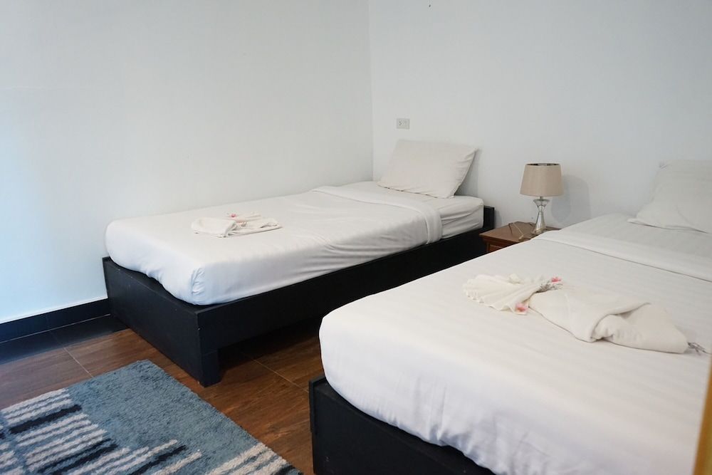 Chaiyai River Front Hotel Deluxe Double Room 3