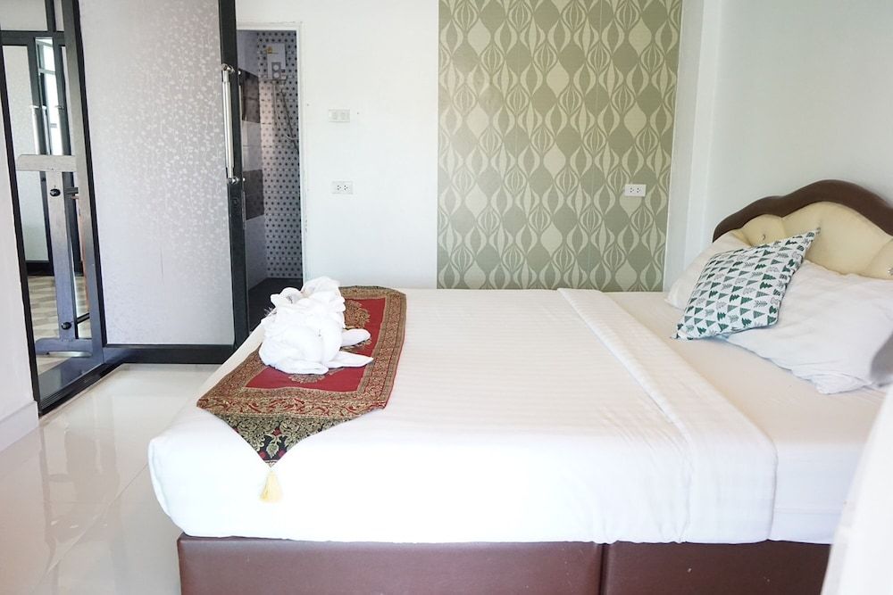 Chaiyai River Front Hotel Family Suite 8