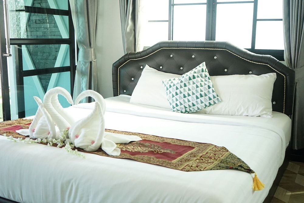 Chaiyai River Front Hotel Family Suite 4