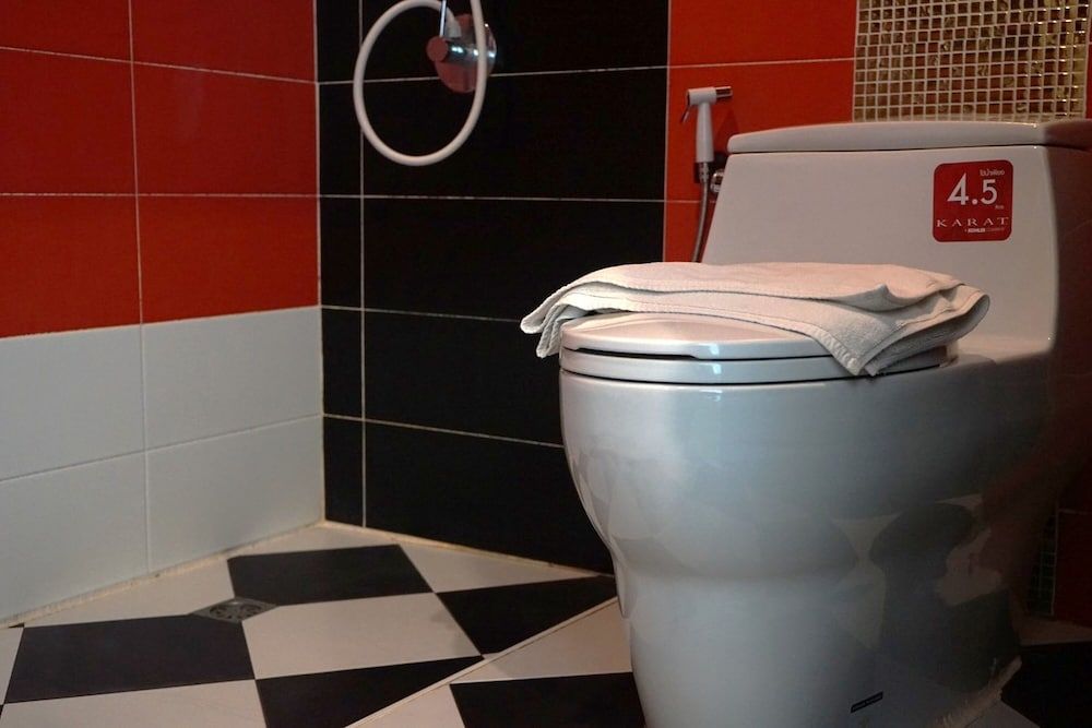 Chaiyai River Front Hotel Deluxe Triple Room 12