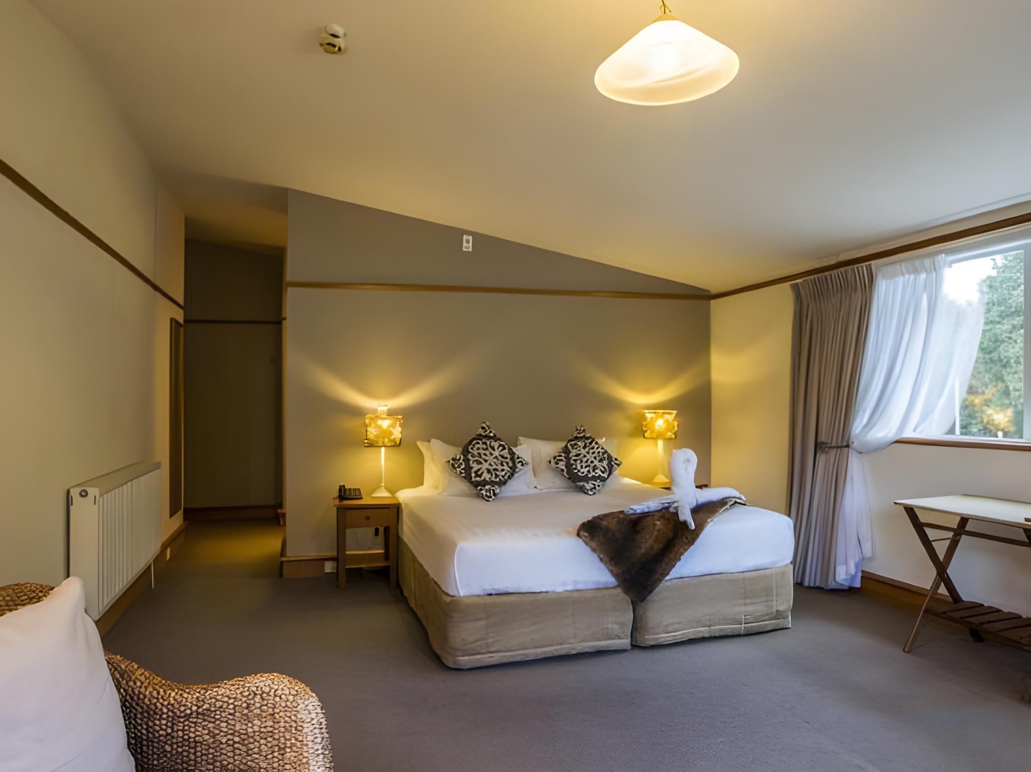 undefined The Central Hotel Queenstown, A Naumi Chapter 7