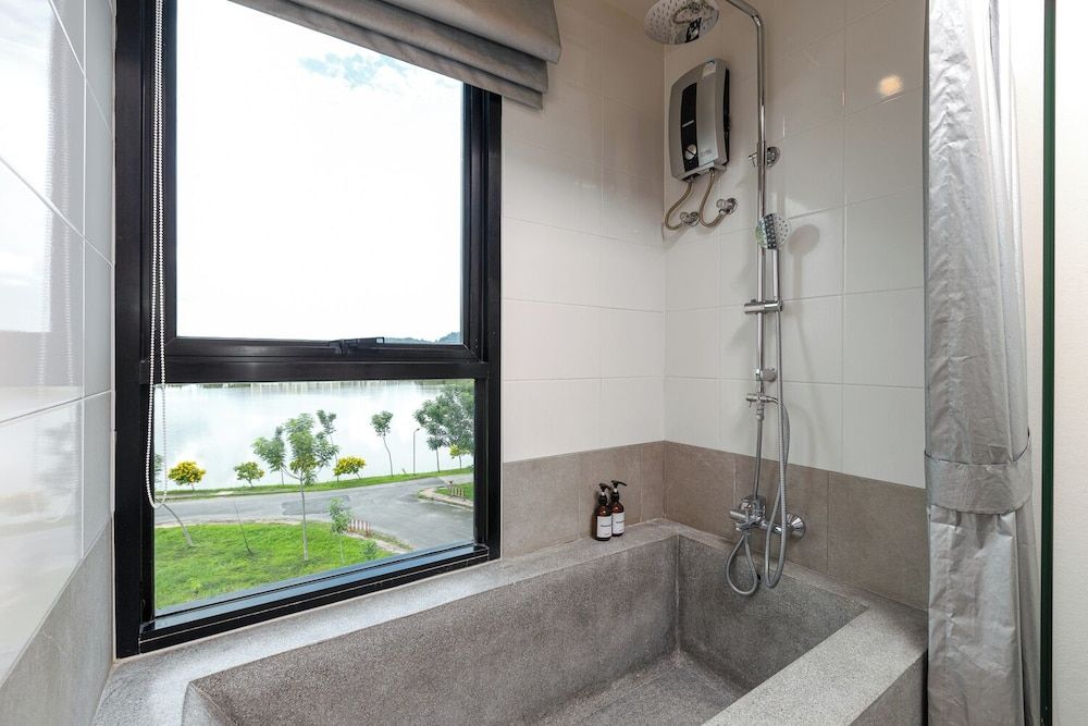 ANGPAO HOTEL Romantic Room, 1 King Bed, Bathtub, Tower, Nature View 8