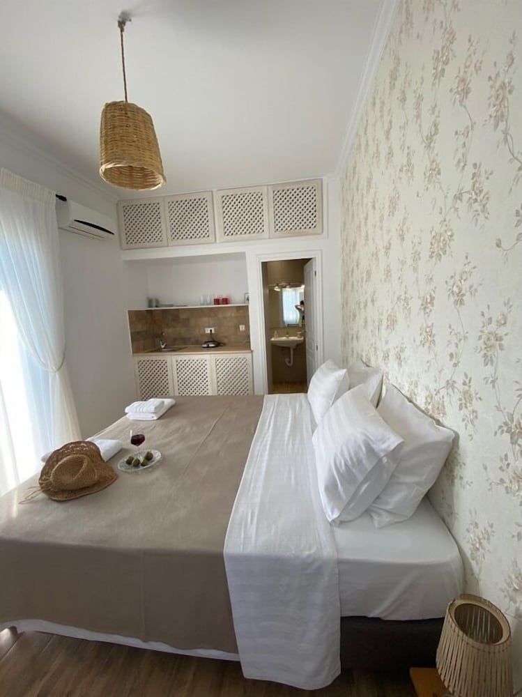 Deluxe Apartment, 1 Queen Bed, Sea View