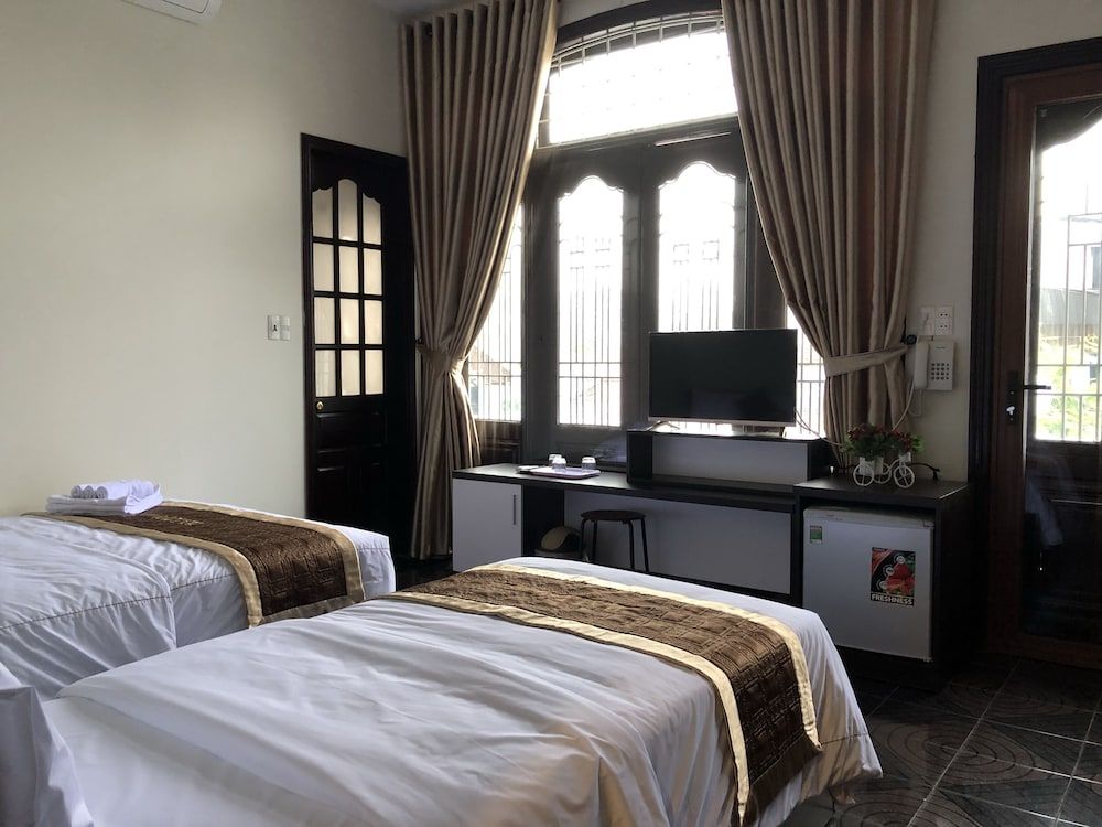 Twin Room, Private Bathroom (302)