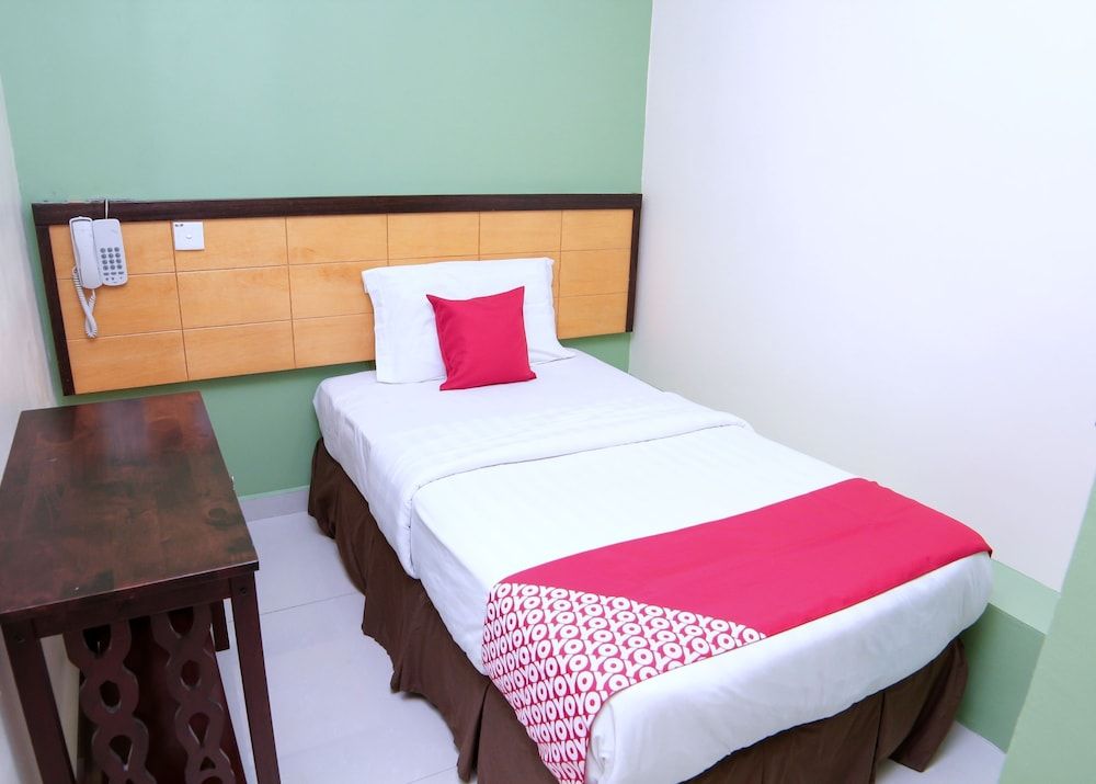 OYO 44054 Holiday Mansion Inn Standard Single Room 3