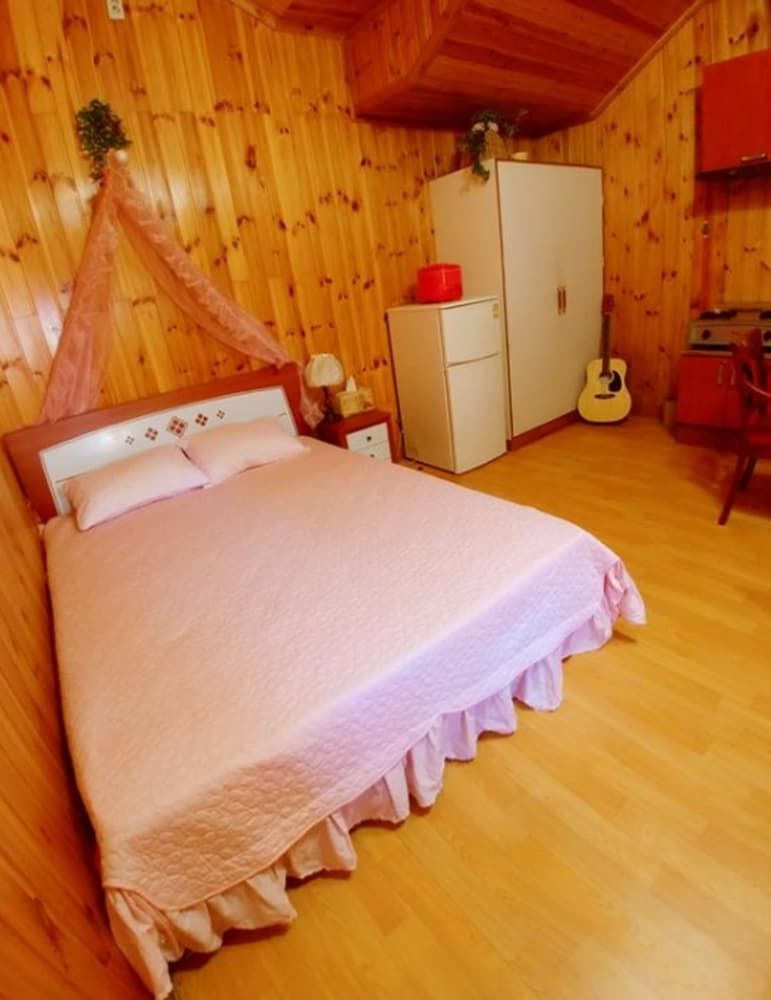 Nadeuli Pension Room 2