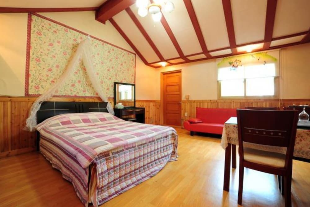 Nadeuli Pension Room 3