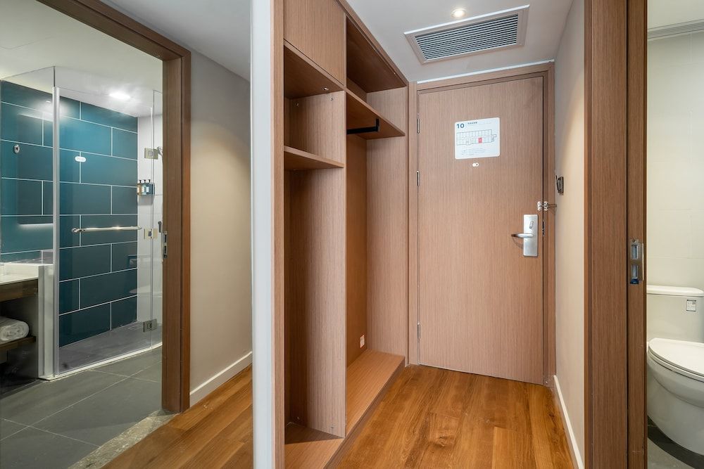 Holiday Inn Express Jinan Jingshi by IHG Standard Room, 1 King Bed 5