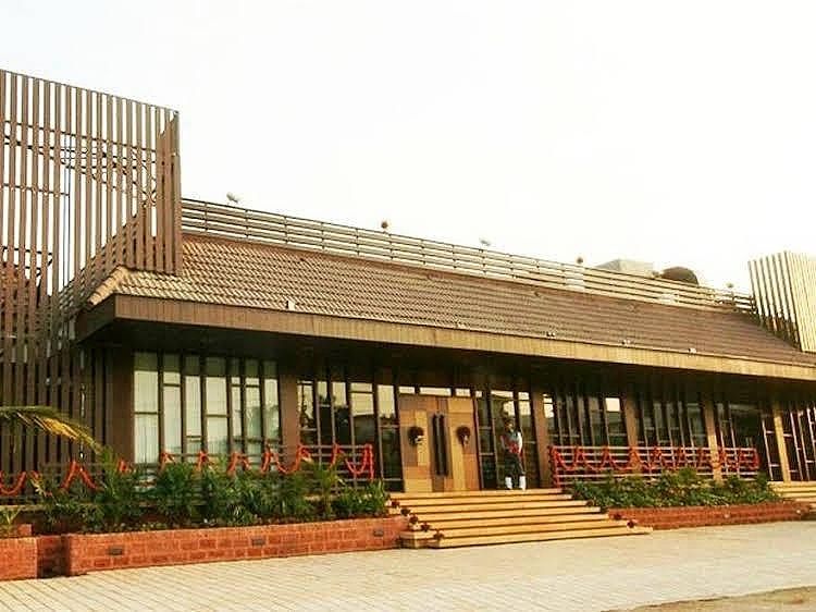 The Golden Crown Hotel & Spa