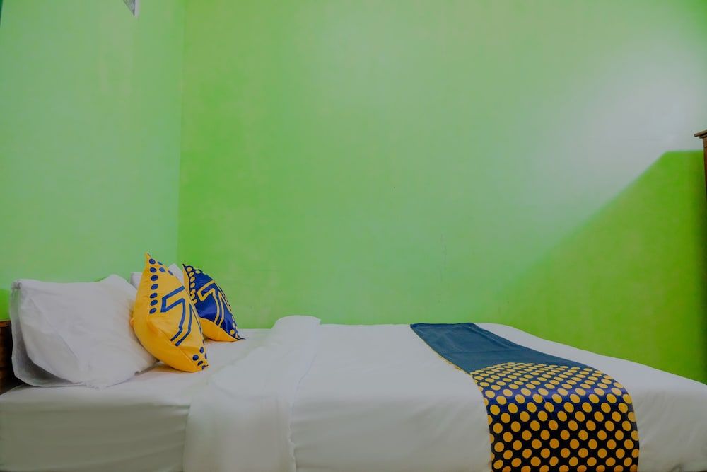 Super OYO 1759 Family Residence Double Room 7