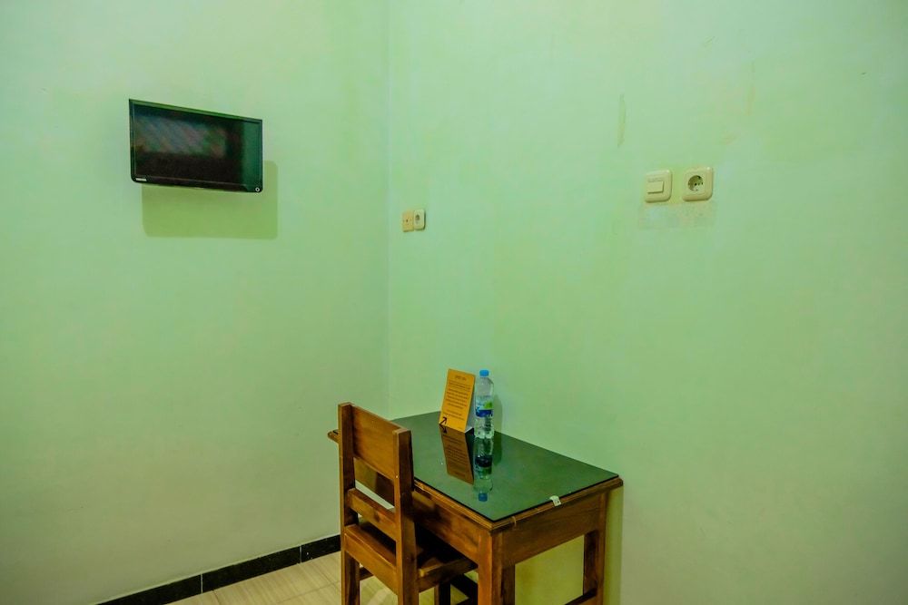 Super OYO 1759 Family Residence Double Room 10