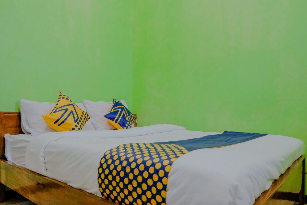 Super OYO 1759 Family Residence Double Room 6