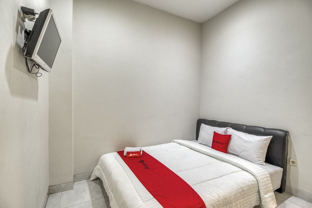 Double Room (RedDoorz)