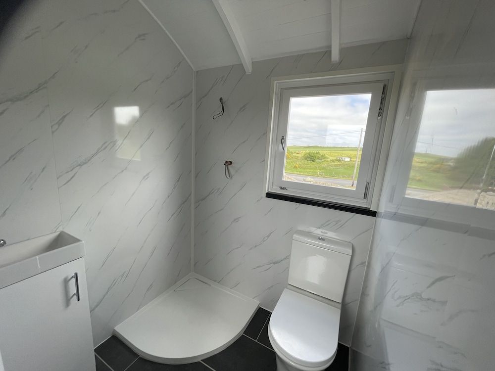 Cabin, Ensuite (The Shepherd's Hut + Hot tub)