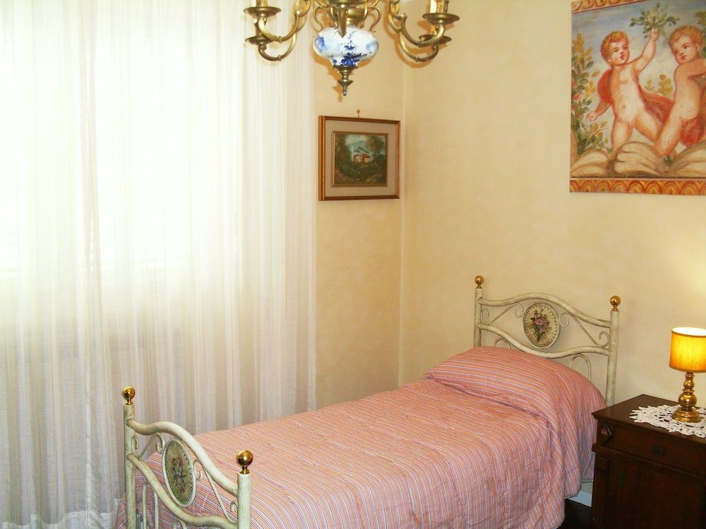 I 13 Cavalieri Guest House Basic Triple Room 2