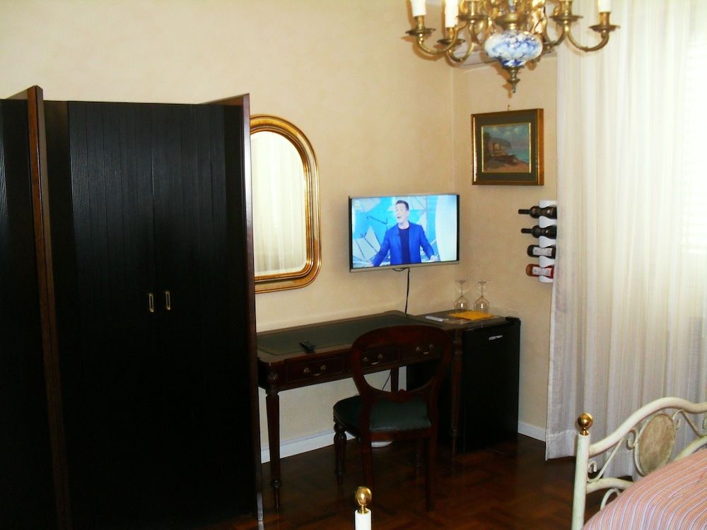 I 13 Cavalieri Guest House Basic Triple Room 4