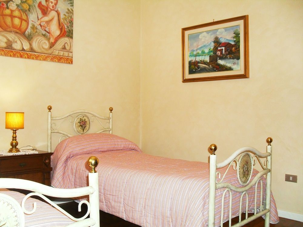 I 13 Cavalieri Guest House Basic Triple Room