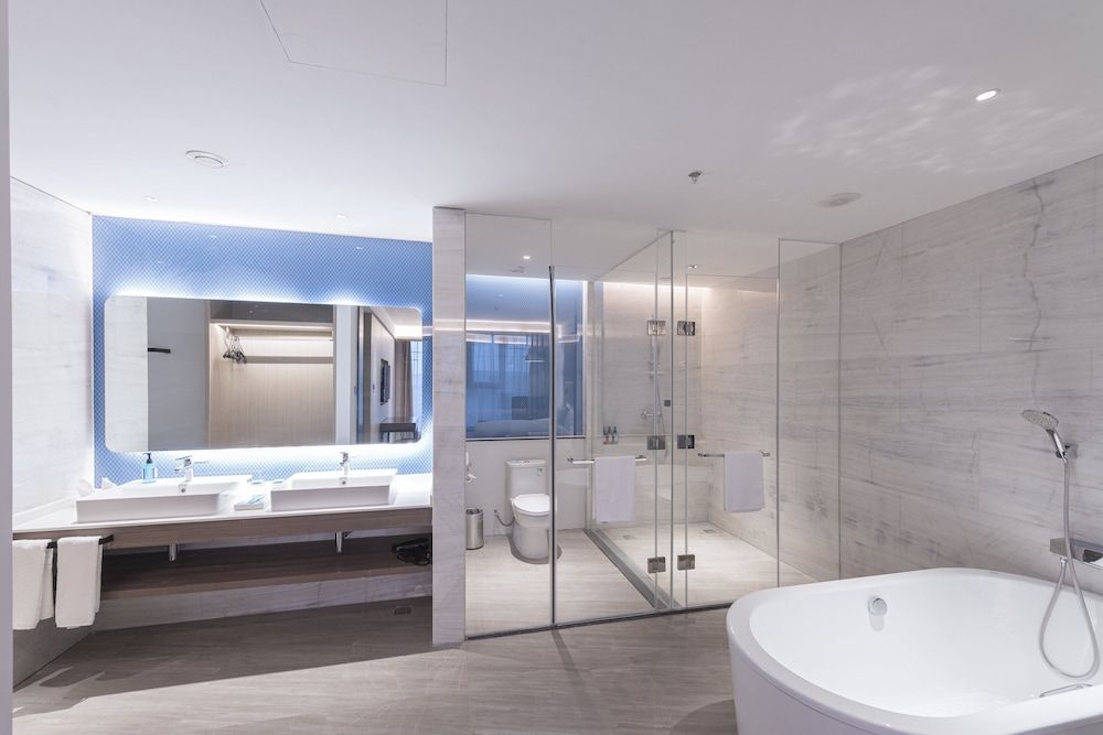 Standard Room, 1 King Bed, Accessible