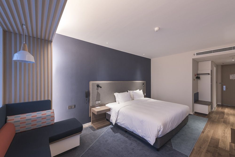 Standard Room, 1 King Bed, Mountain View