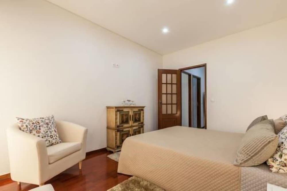 undefined Barnabe Apartment 5