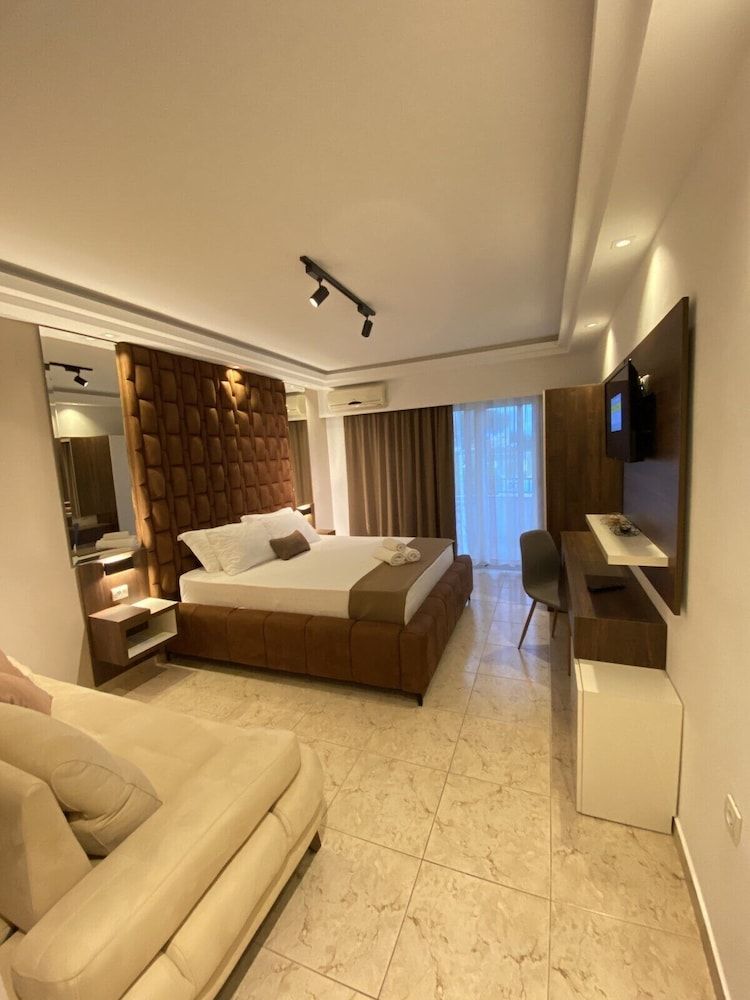 Deluxe Room, Pool View