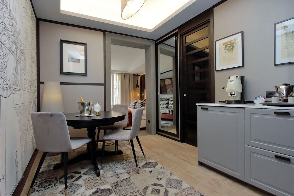 undefined HELMIRAGE PIAZZA DI SPAGNA SUITE