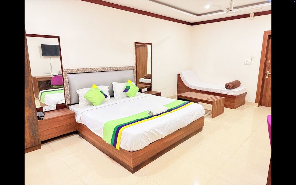 PARADISE PREMIUM Deluxe Double Room 8