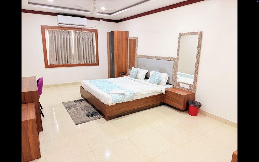 PARADISE PREMIUM Deluxe Double Room 12