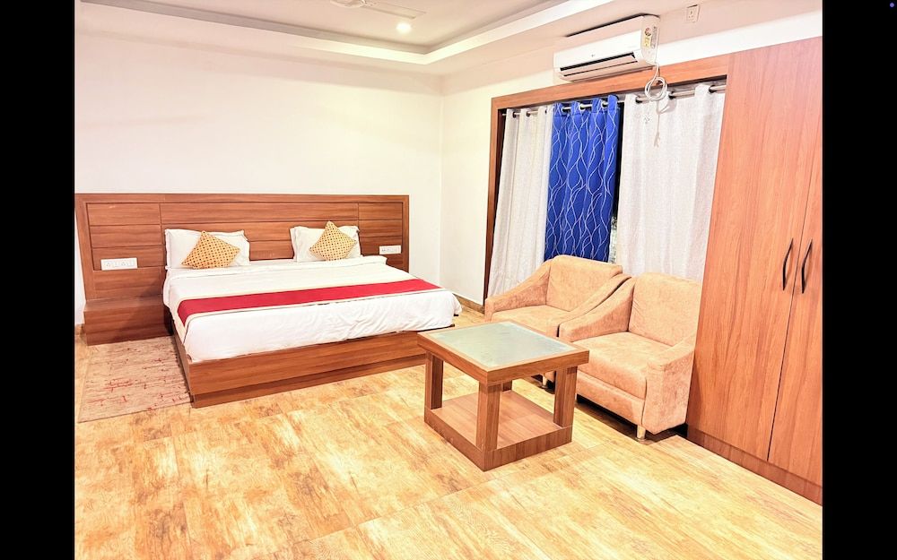 PARADISE PREMIUM Deluxe Double Room 9