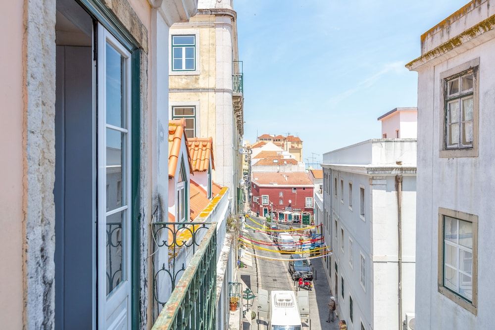 Alfama, Bright Spacious W/ Terrace Apartment, By TimeCooler Apartment, 3 Bedrooms 54