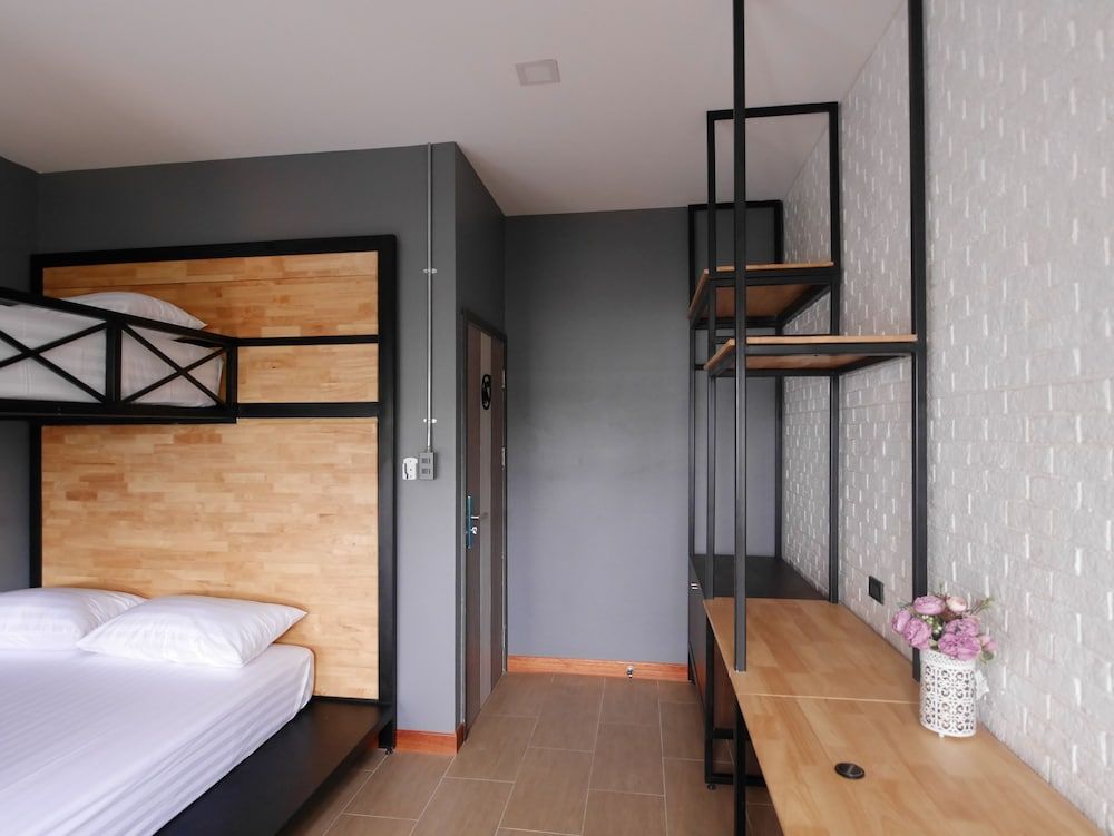 Ray Coffee Bar & Hostel - Adults Only Triple Room (Bunk Bed) 4