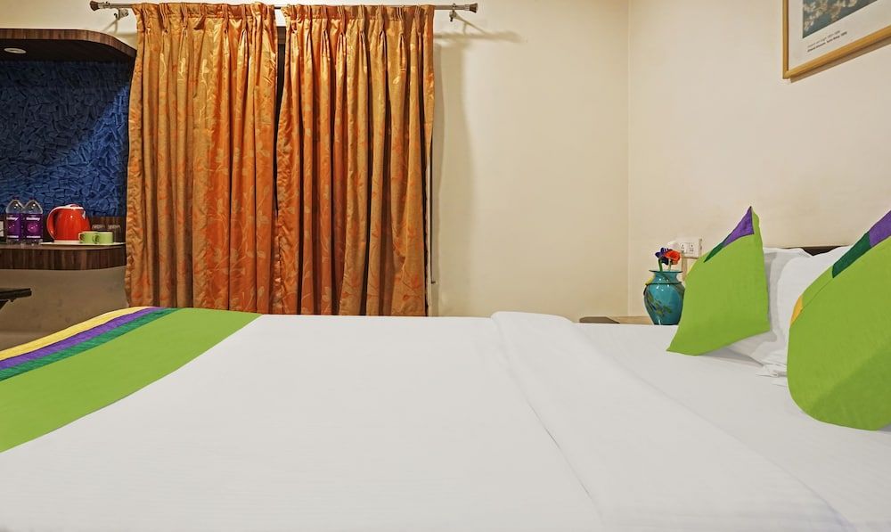 Treebo Trend Excellent Home Deluxe Double Room 5