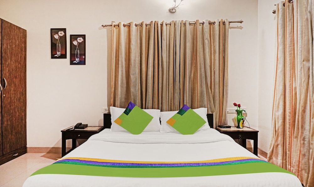 Treebo Trend Excellent Home Deluxe Double Room 13