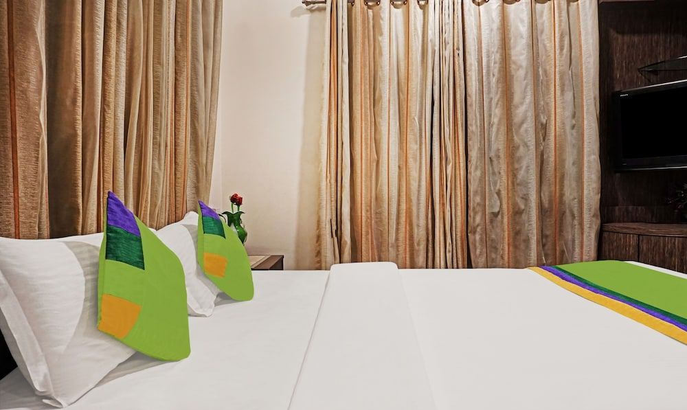 Treebo Trend Excellent Home Deluxe Double Room 11