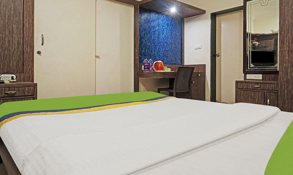 Treebo Trend Excellent Home Deluxe Double Room 14
