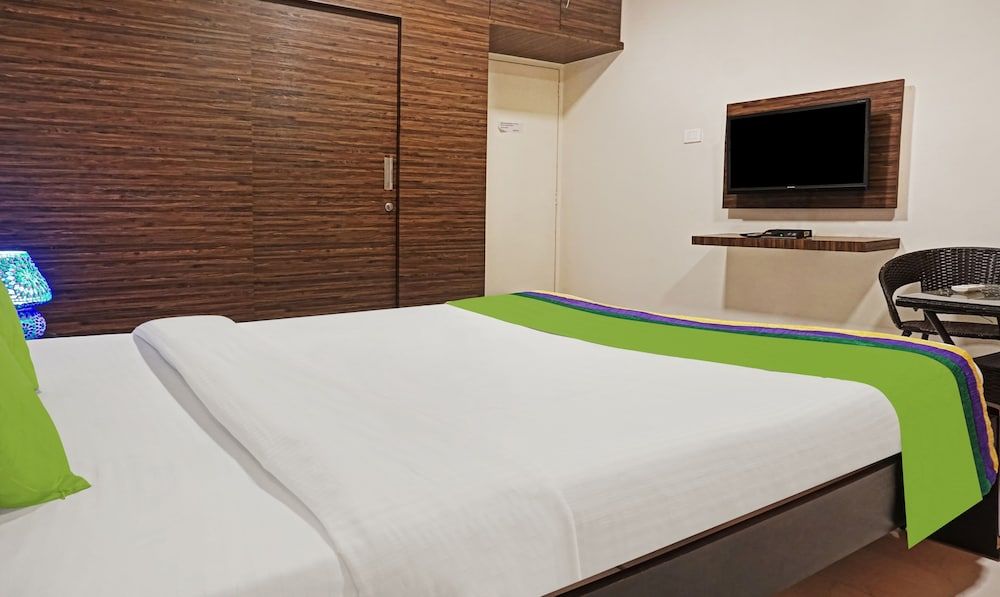 Treebo Trend Excellent Home Deluxe Double Room 6