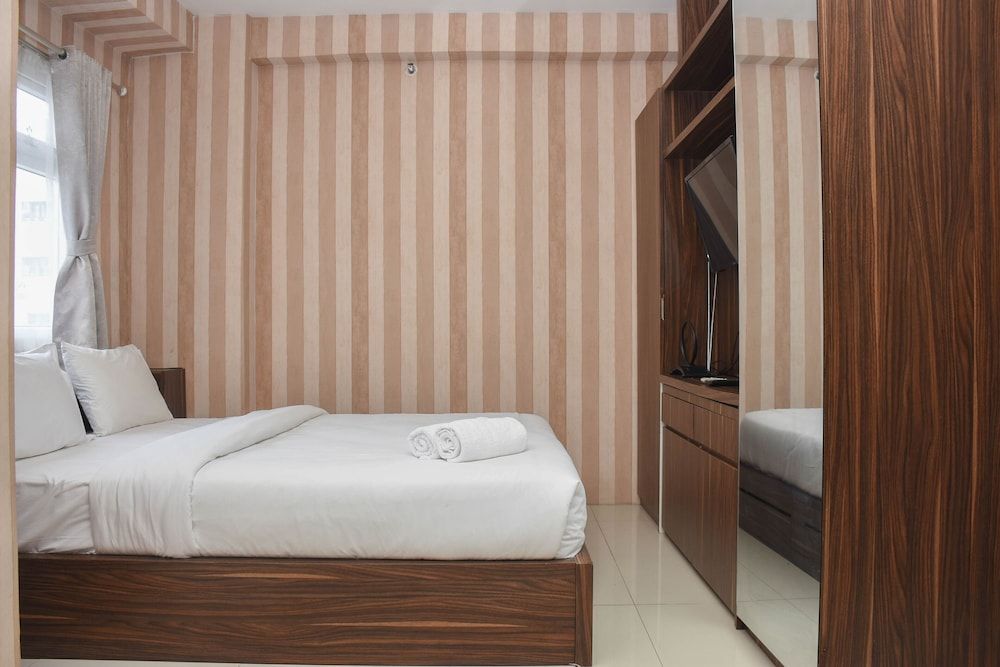 undefined Cozy and Comfort Living Studio at Green Pramuka City Apartment 5
