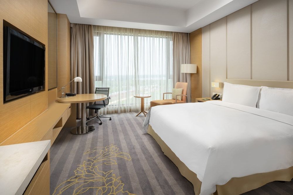 Standard Room, 1 King Bed (Club Floor)
