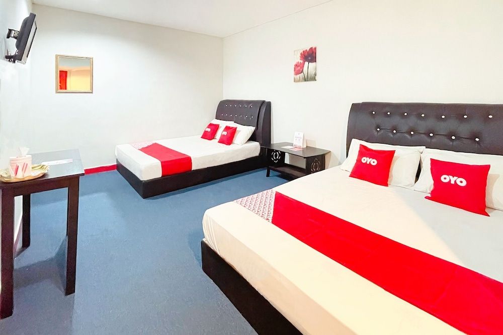 undefined OYO 90324 Muar Station Hotel 3