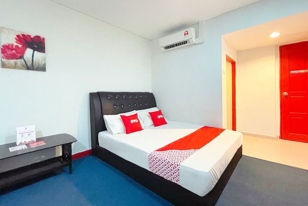 undefined OYO 90324 Muar Station Hotel 10
