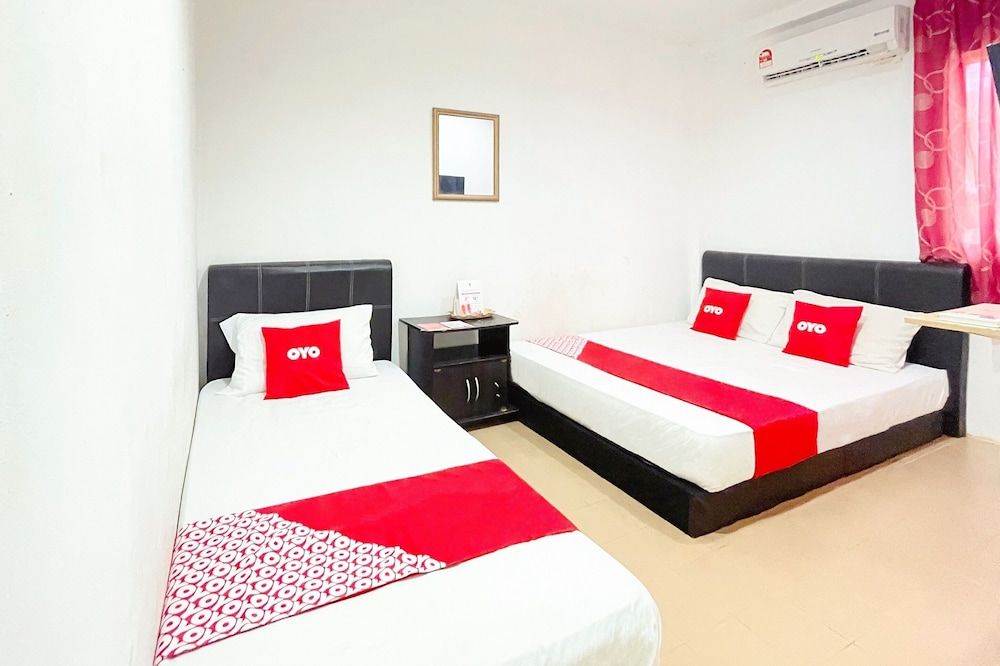 undefined OYO 90324 Muar Station Hotel