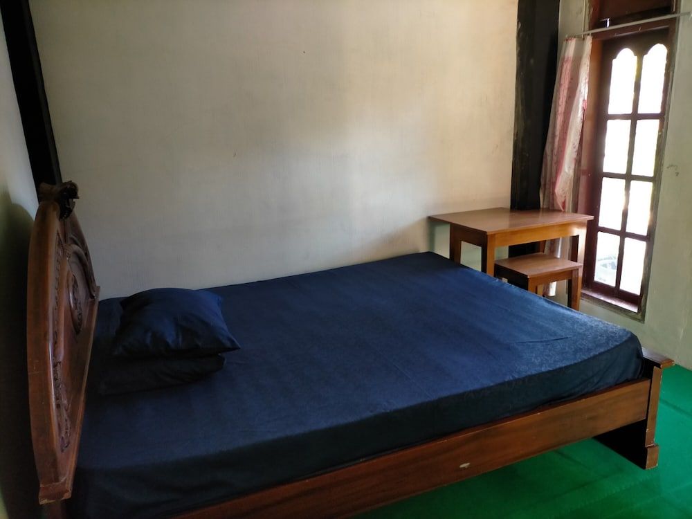 Superior Room (Private Bathroom + AC)