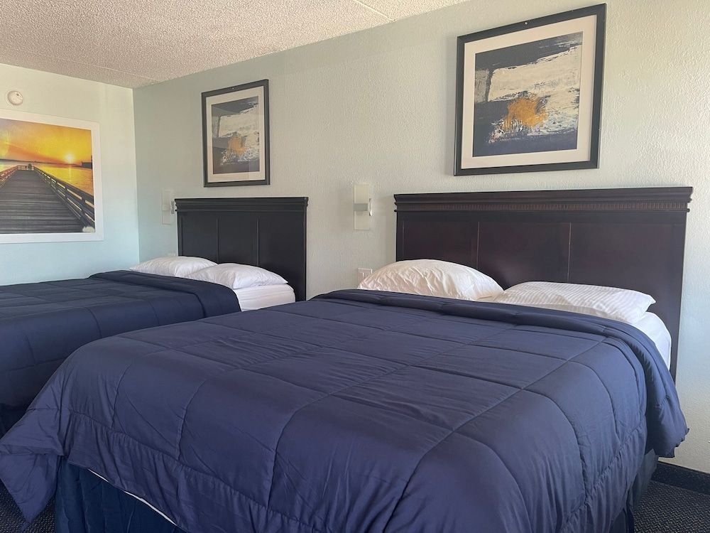 Executive Inn Deluxe Double Room 3