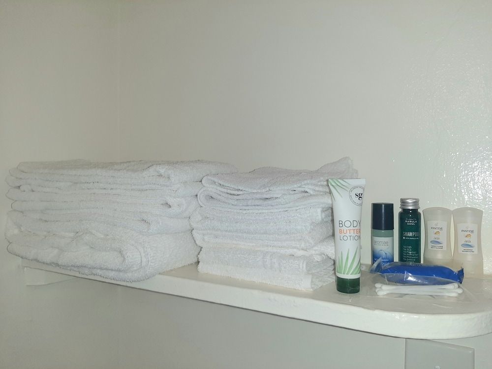 The New Star Motel with Studio-Kitchens: 1950s Extended-Stay Lodging and Retreat Center The Blue Room: 1 Queen Bed, Non-Smoking 5