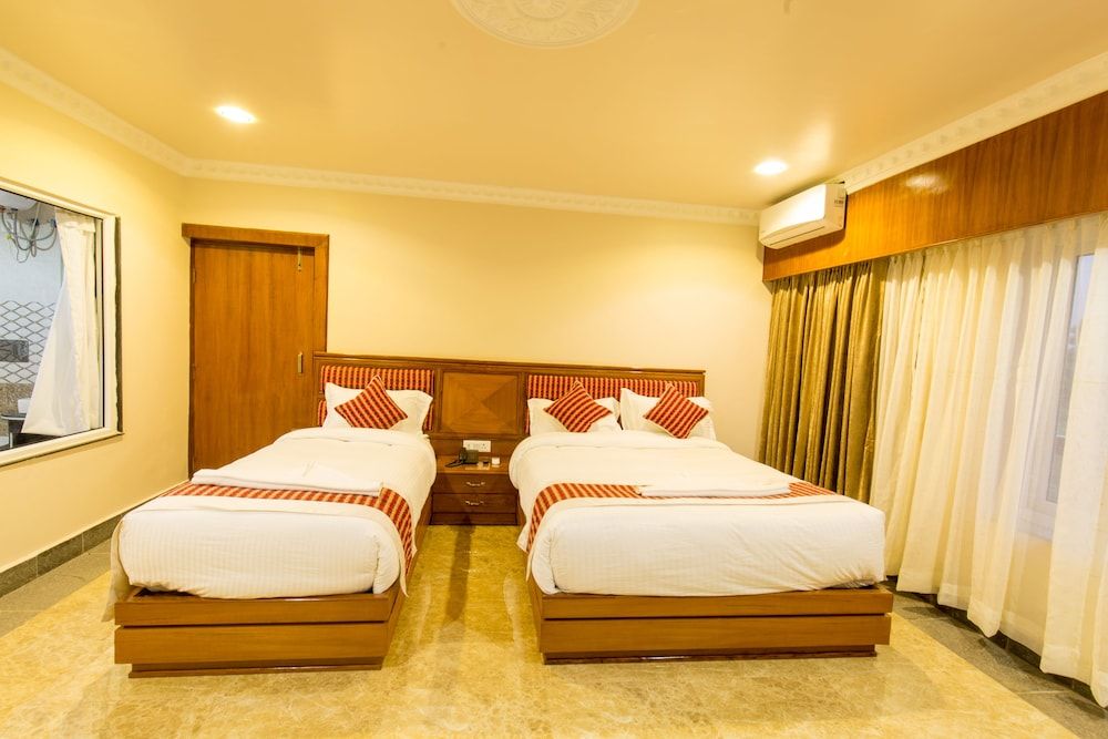 undefined Hotel Earth Light 5